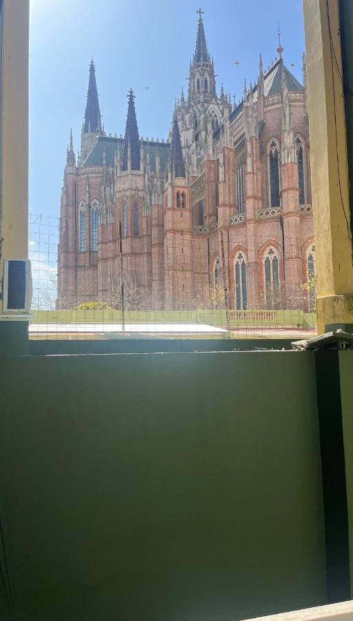 Departamento Temporal Catedral Con Cochera A 100 Metros Para Autos Chicos - Medianos Λα Πλάτα Εξωτερικό φωτογραφία